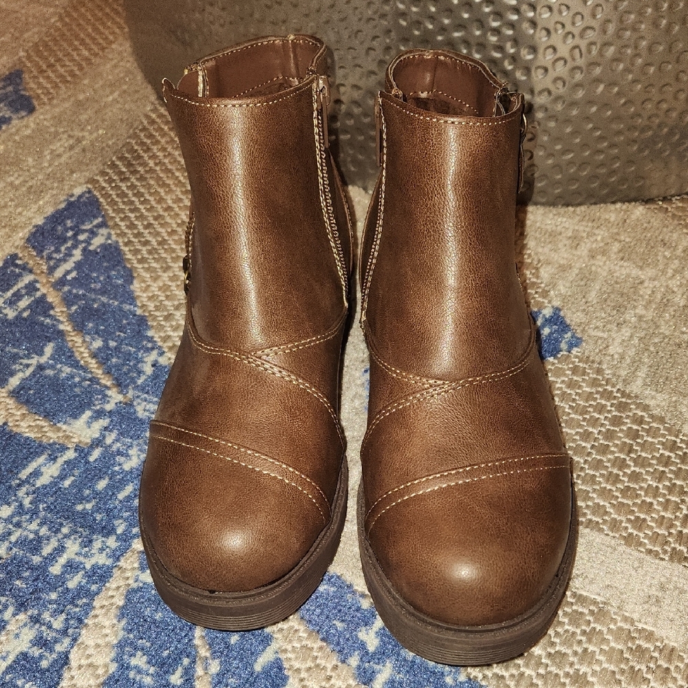 NWOB- Easy Works By Easy Street Brown Ankle Zippered Booties Non- Slip Size 7W - Picture 6 of 7